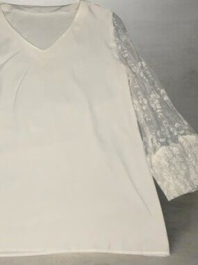 Lightweight white women's blouse long lace sleeves size M